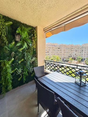 CT 418 - Faro's Torremolinos City Apartment - Six Colours