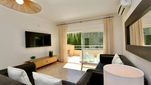 Coral Apartment by Cleverdetails in Vilamoura