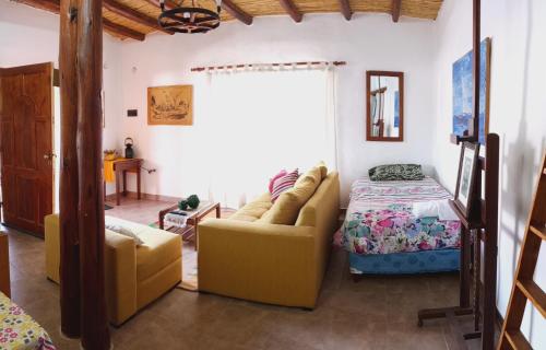 a living room with a couch and a bed at Cabaña Samka in Maimará