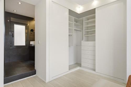 Modern Flat in Rios Rosas with Terrace