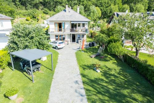 an overhead view of a house with a ping pong table at la perle du pibeste in Agos-Vidalos
