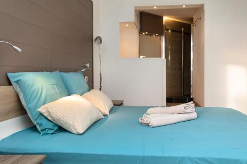 Apartment with terrace and views of the Pyrenees