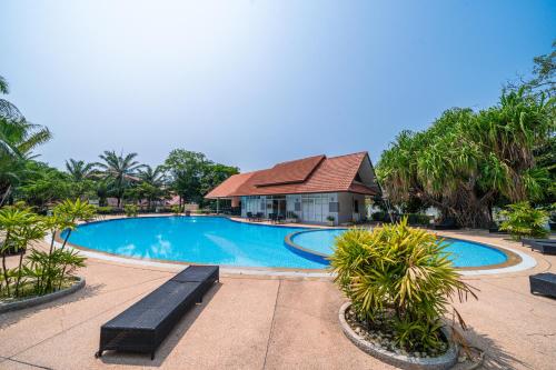 a swimming pool in front of a resort at View Talay Longstay Hotel & Suites in Jomtien Beach