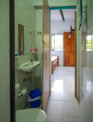 a bathroom with a sink and a toilet at Cabaña la Arenosa in Coveñas