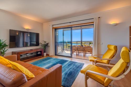 Waterfront Pool Penthouse View