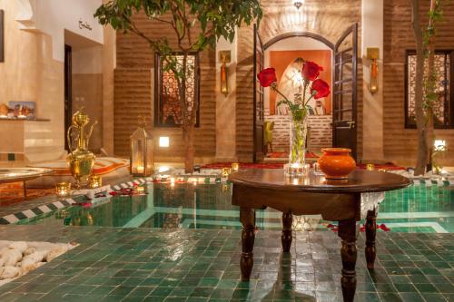 Piscina a Riad Dar Yema o a prop
