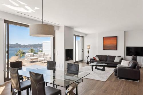 REF 2081 - Cannes Croisette - Sea view apartment for rent