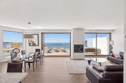 REF 2081 - Cannes Croisette - Sea view apartment for rent