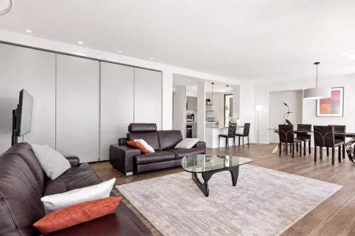 REF 2081 - Cannes Croisette - Sea view apartment for rent