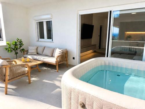 Golden Pearl - Exclusive Seaview Apartment with Jacuzzi & Spacious Teracce, SPLIT