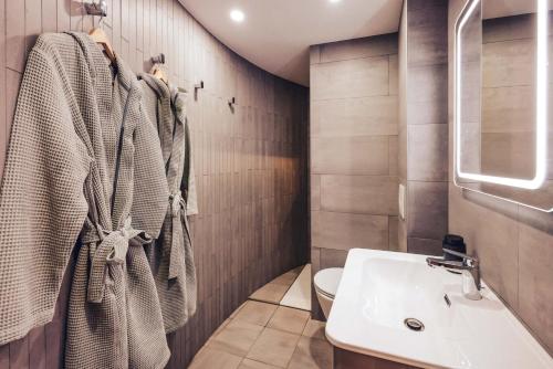 a bathroom with a sink and a toilet at LES 2 CABANES in Labastide-Gabausse