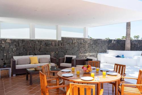 Villa Leon by Villa Plus