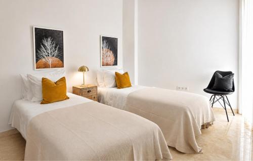 Elevated Hillside Apartment Close To Duquesa Marina