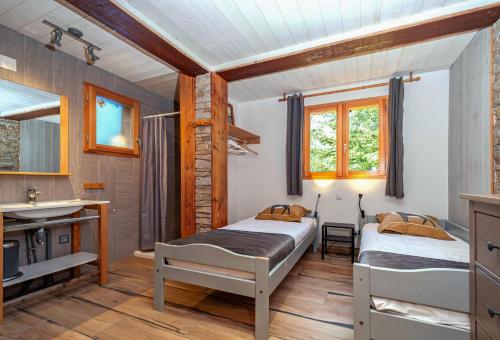 Appartement dans chalet 5 pièces, 14 pers, 4 ch, WiFi, jardin privé