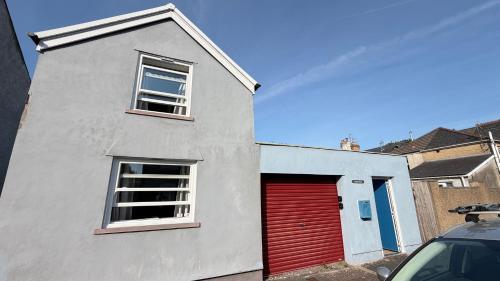 Cardiff Coach House with Hot Tub & Log Fire photo 14