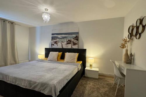 a bedroom with a large bed and a desk at Elite Residence - Modern 2BR - Sleeps 6 - FREE Parking in Timişoara
