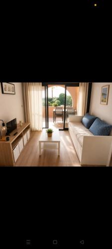 2 rooms by the sea in Cannes La Bocca