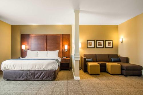 En eller flere senge i et værelse på Comfort Suites - Dodge City