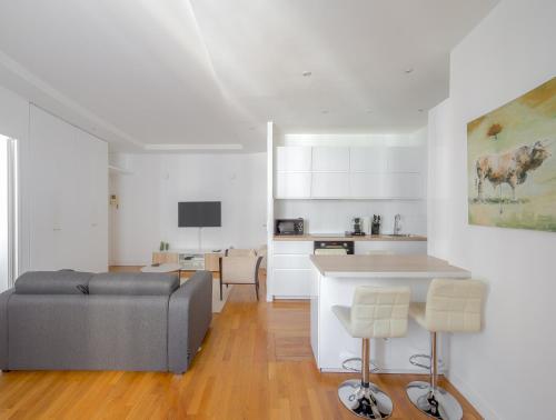 Champs Élysées 1BR Prime Location renovated