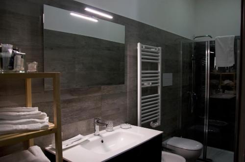 a bathroom with a sink and a shower and a toilet at KAIROS - Centro di Oliveto Citra in Oliveto Citra