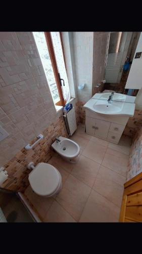 a bathroom with a toilet and a sink at Da Ross in Castel di Sangro