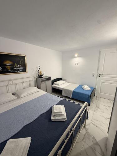 a hotel room with two beds at Sun & Sea in Sounio