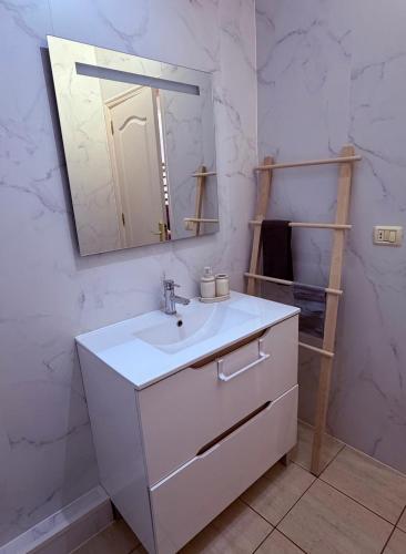 a bathroom with a white sink and a mirror at Jimaguas in Tamaduste