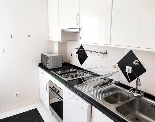 Central & Spacious 6-bedroom apartment