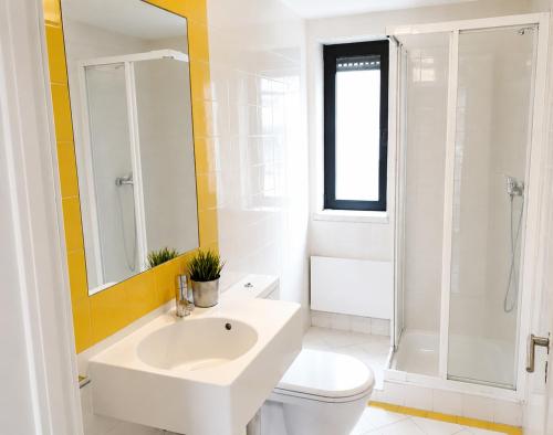 Central & Spacious 6-bedroom apartment