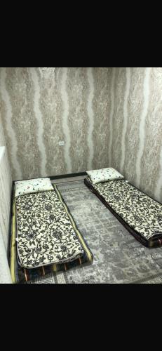 two recovery beds in the back of a pick up truck at Saida guest house in Rybpunkt