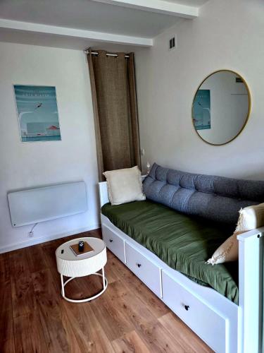 a small room with a couch and a mirror at Le Sargier in Levens