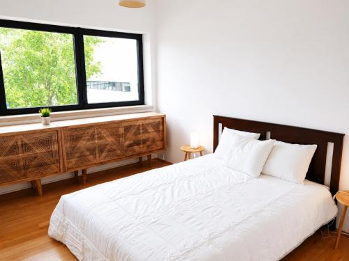 Central & Spacious 6-bedroom apartment