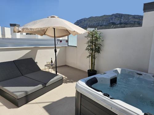 Apartment with Pool and Private Jacuzzi on Rooftop