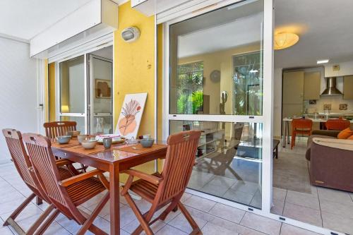 Appart avec terrasse, patio et garage à Menton