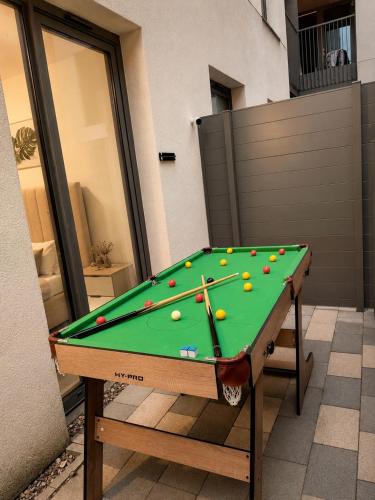 Luxury 1 bedroom apartment- Amazing city skyline views- free parking- pool table- city centre photo 19
