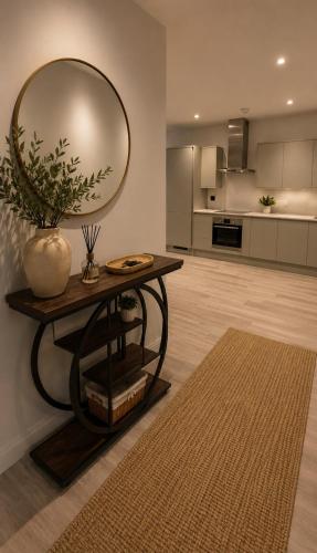 Luxury 1 bedroom apartment- Amazing city skyline views- free parking- pool table- city centre photo 12