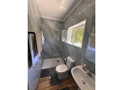 a bathroom with a toilet and a sink and a tub at O cantinho da Esther in Bustos