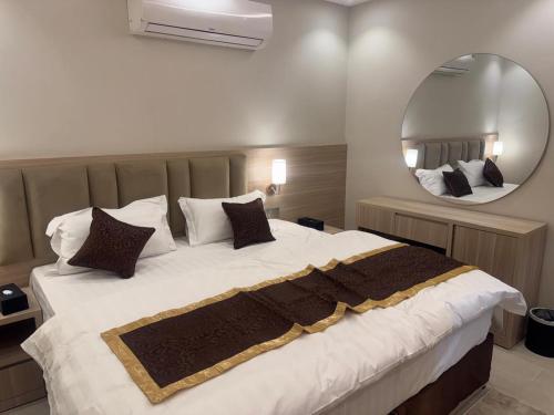 a bedroom with a large bed with a large mirror at فلل دوبلكس - جدة in Jeddah