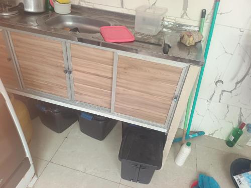 a kitchen counter with a sink in a room at Casa branca in Aracaju