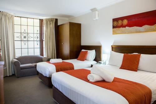 Postel nebo postele na pokoji v ubytování Colonial Lodge Motor Inn