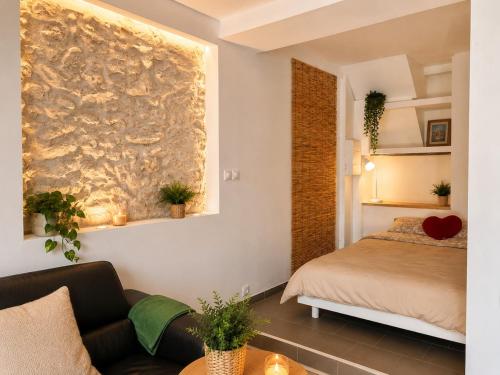 a living room with a bed and a couch at Cozy loft, Loire et chateaux in Messas