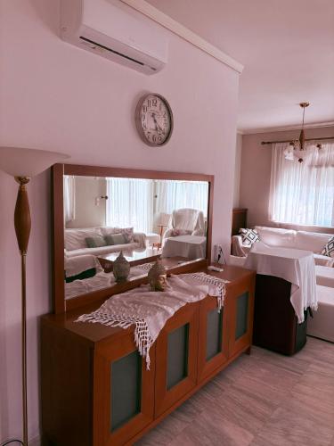 a room with a mirror and a bed and a sink at Casa Marrone in Proskinitaí