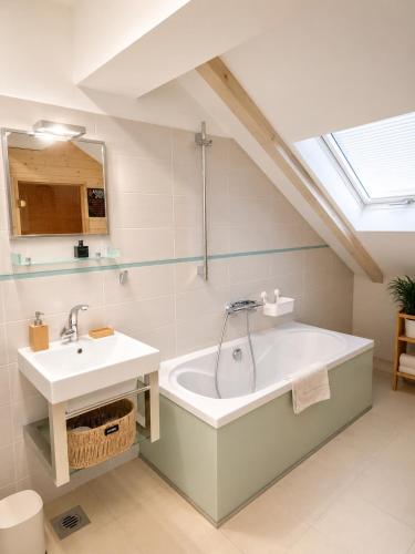 Apartment DuEnjoy - Private Sauna, Balcony and Scenic Views