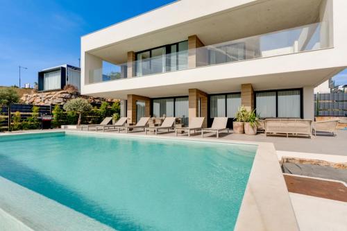Golf & Seaview 8p Villa with Heated Pool