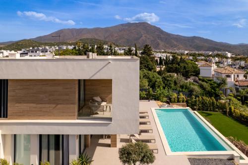 Golf & Seaview 8p Villa with Heated Pool