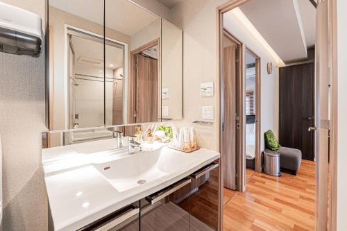 JR Sobu Line 4 Min Walk 54 sqm Private Apartment Sleeps 5 Tokyo Station 13 Min Direct Narita Airport Direct Bathtub No Elevator