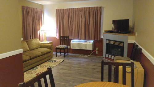 Μια τηλεόραση ή/και κέντρο ψυχαγωγίας στο Hillcrest Inn