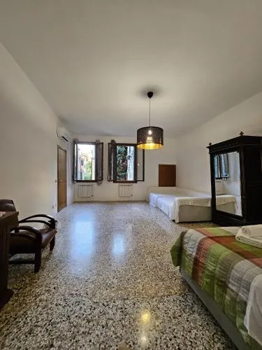 Golden Venezia Guest Rooms photo 28