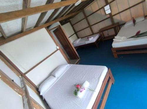 an overhead view of a room with two beds at Cabañas Guaimia in Nuquí