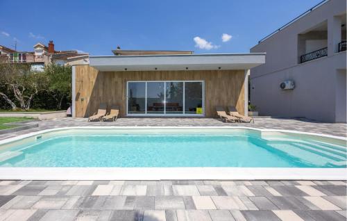 Cozy Apartment In Kastel Stafilic